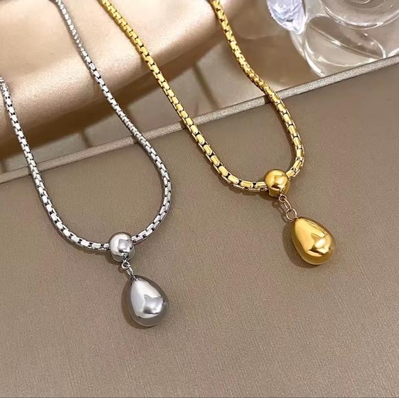 Gold Necklace - Picture 7 of 7